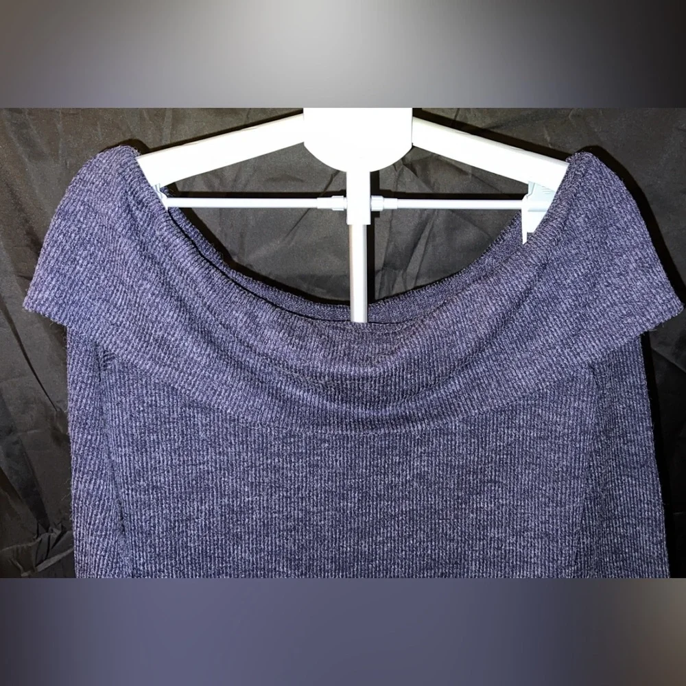 Elegant Navy Blue Women's Sweater - Picture 5 of 6